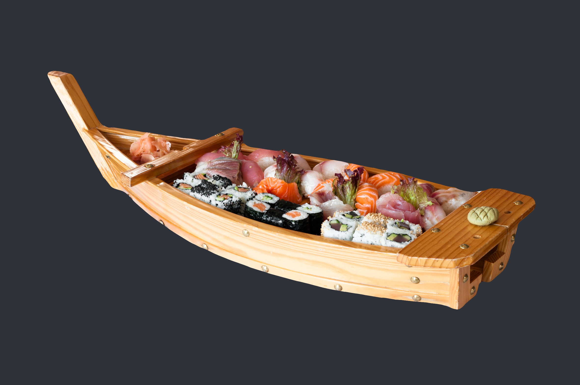 502 : Assortiment de 50 pièces de sushis.       132.- 